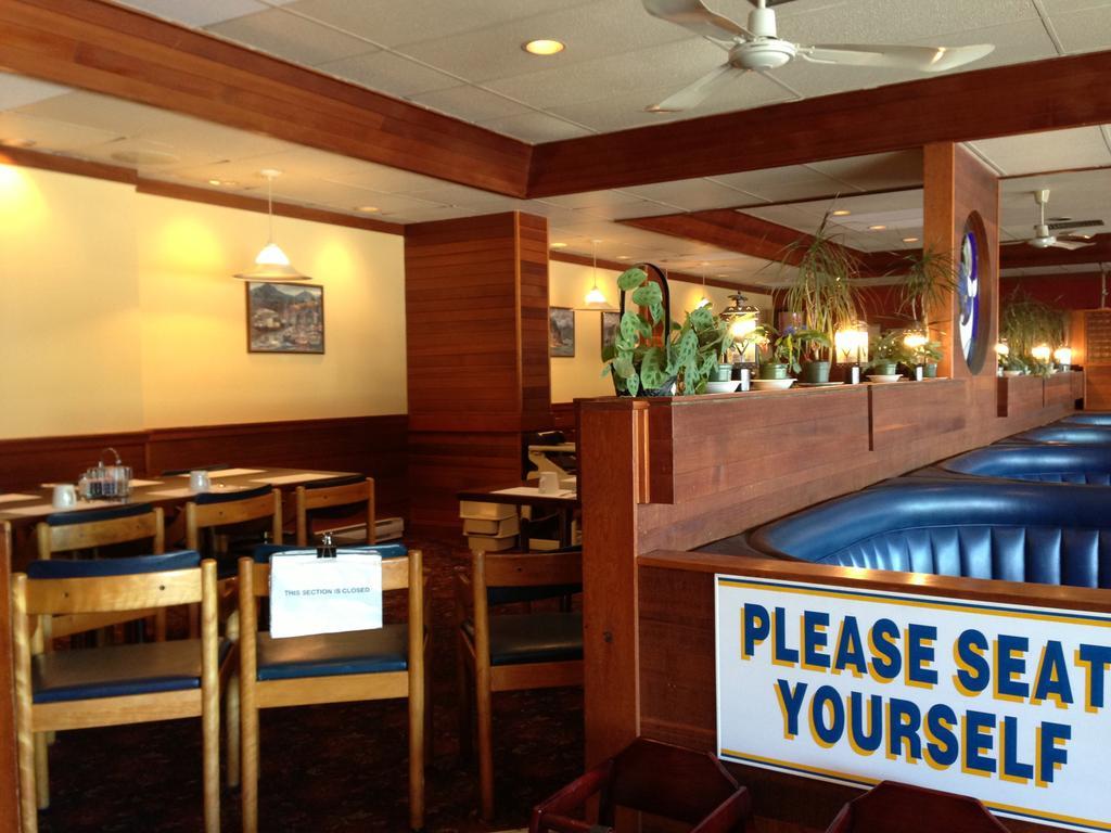 Moby Dick Inn プリンスルパート エクステリア 写真